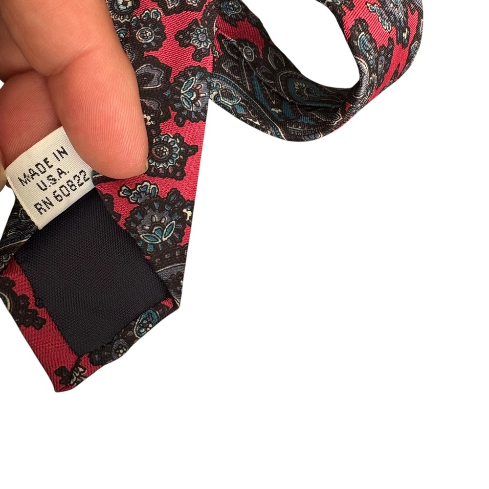 GANT 100% Silk Paisley Tie Pink Blue Black Floral Pattern Made in USA‎ 58x3.25" - Picture 7 of 8